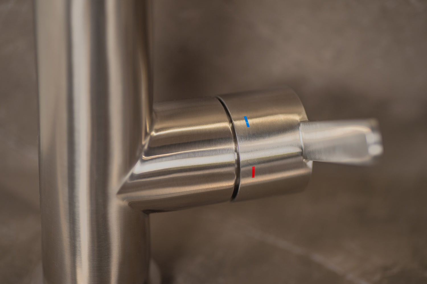 Stainless steel kitchen tap Mizzo Trigo with Spray - Brush function