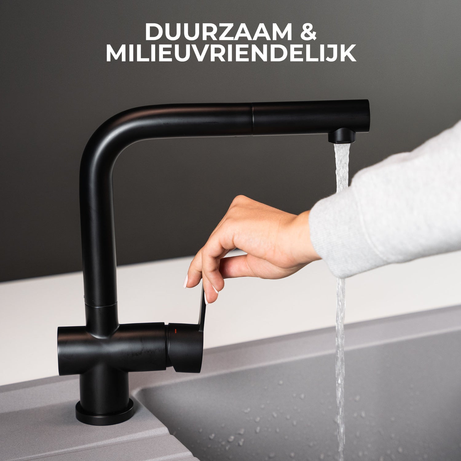 Black kitchen tap Mizzo Avori. Pull out spray